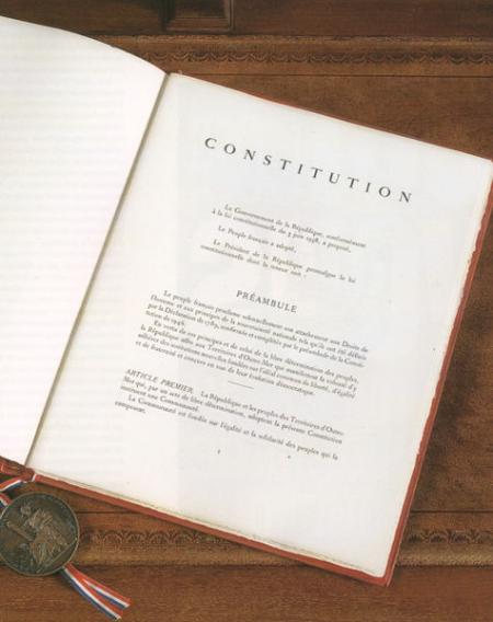 Triste anniversaire de la Vème République hier à l'Institut